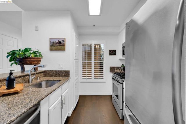 180 Caldecott Ln, Oakland, CA 94618