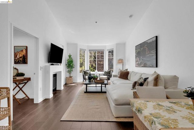 180 Caldecott Ln, Oakland, CA 94618
