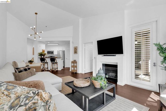180 Caldecott Ln, Oakland, CA 94618