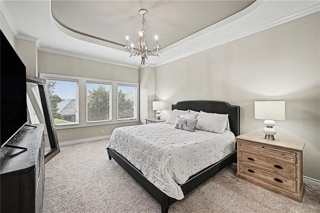 8245 Westlake Drive, Parkville, MO 64152