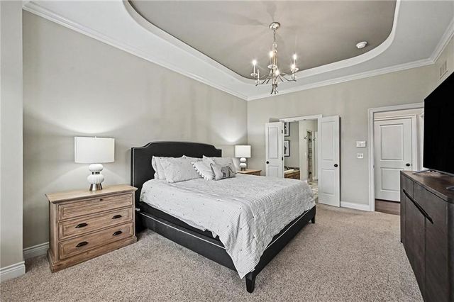 8245 Westlake Drive, Parkville, MO 64152