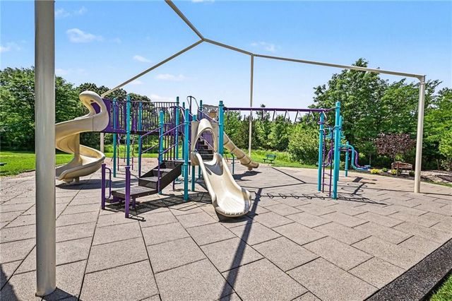8245 Westlake Drive, Parkville, MO 64152