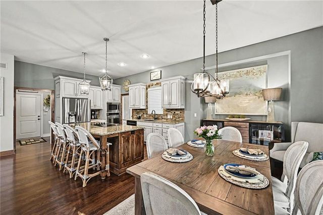 8245 Westlake Drive, Parkville, MO 64152