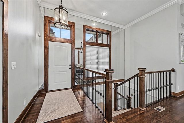 8245 Westlake Drive, Parkville, MO 64152