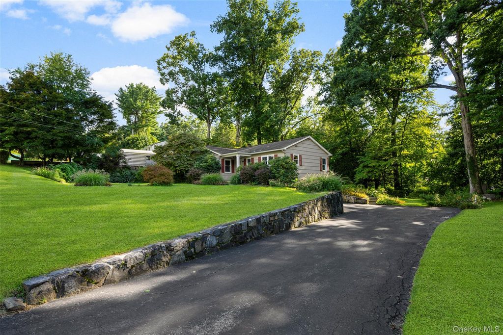 47 Waterbury Parkway, Cortlandt Manor, NY 10567 — photo 2