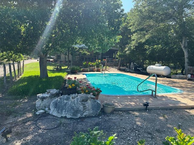 290 Cardinal Hill, Ingram, TX 78025