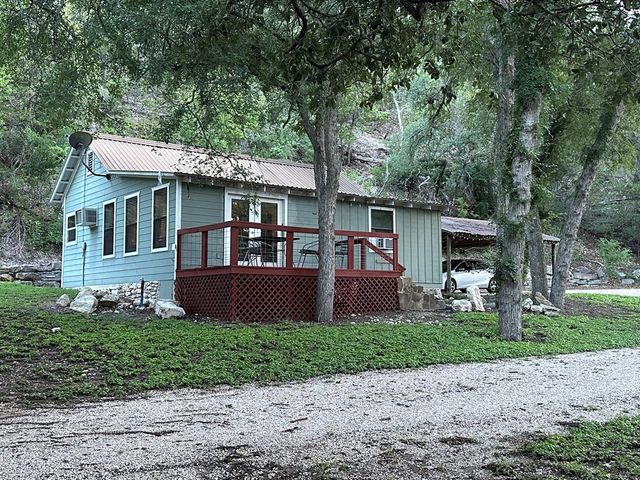 290 Cardinal Hill, Ingram, TX 78025