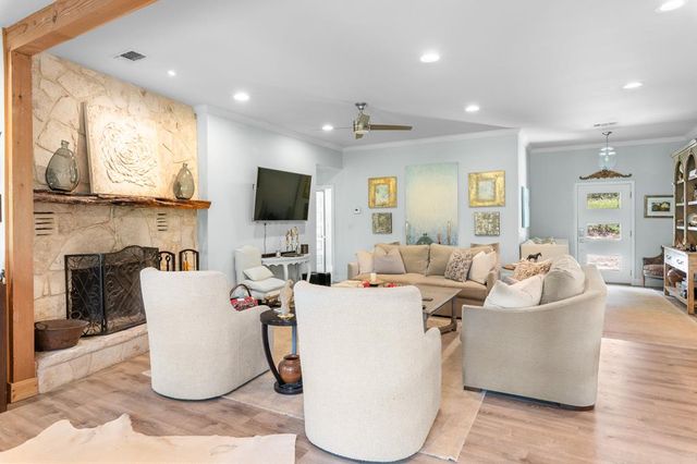 290 Cardinal Hill, Ingram, TX 78025