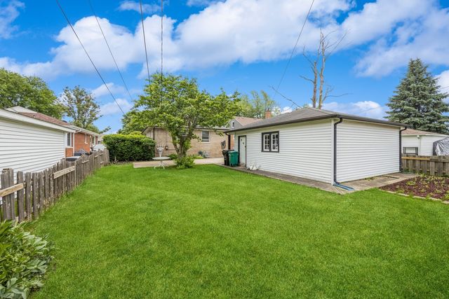 1900 Belleview Avenue, Westchester, IL 60154