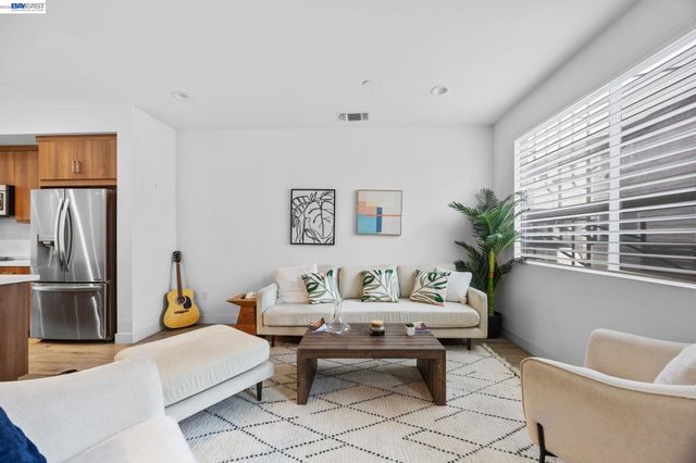 117 Uptown Cir, Oakland, CA 94607