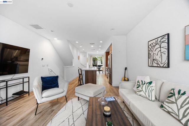 117 Uptown Cir, Oakland, CA 94607