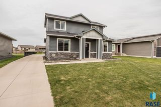 2213 S Ronsiek Ave, Sioux Falls, SD 57106