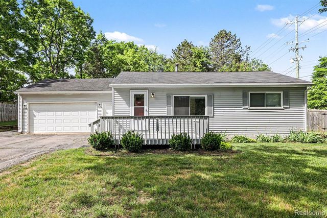 9315 Hillcrest Road, Clarkston, MI 48348