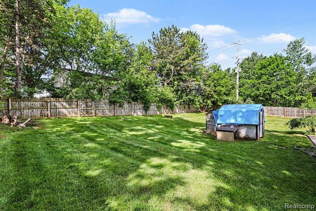 9315 Hillcrest Road, Clarkston, MI 48348