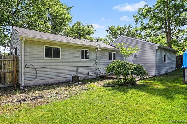 9315 Hillcrest Road, Clarkston, MI 48348