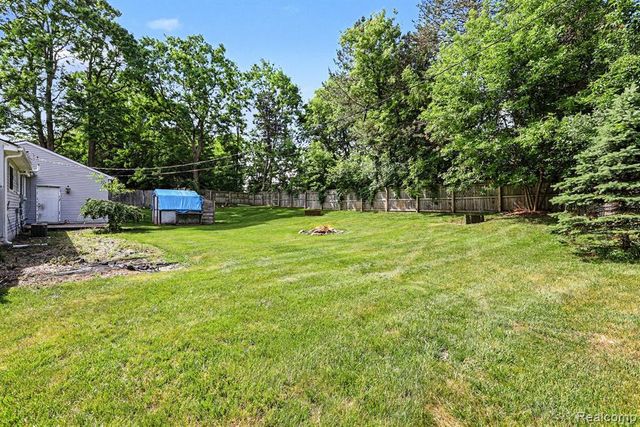 9315 Hillcrest Road, Clarkston, MI 48348