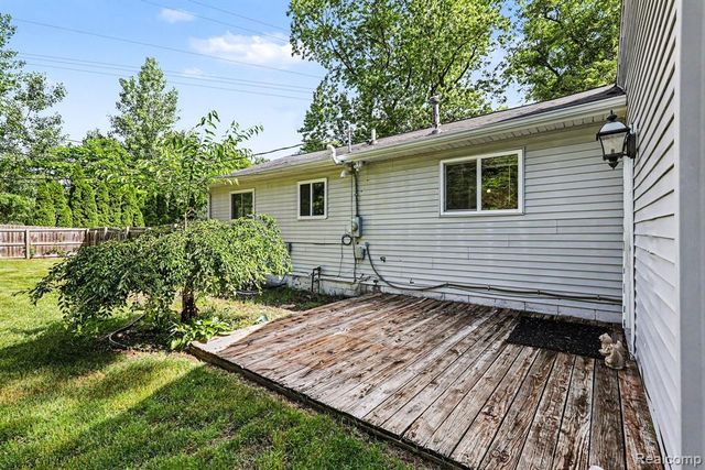 9315 Hillcrest Road, Clarkston, MI 48348