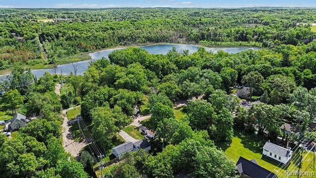 9315 Hillcrest Road, Clarkston, MI 48348