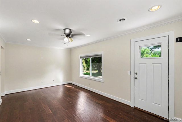 9315 Hillcrest Road, Clarkston, MI 48348
