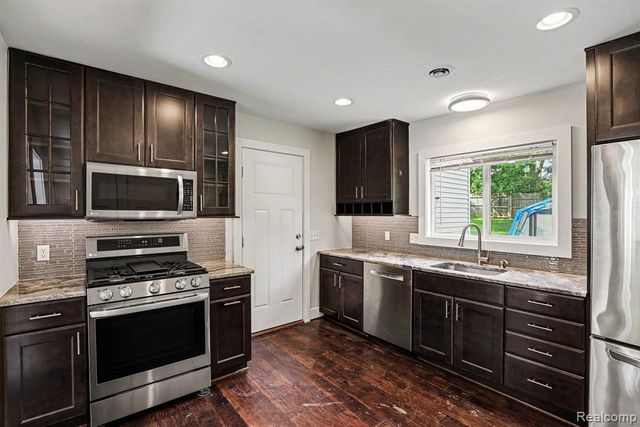 9315 Hillcrest Road, Clarkston, MI 48348