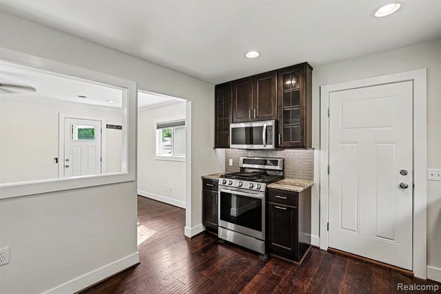 9315 Hillcrest Road, Clarkston, MI 48348