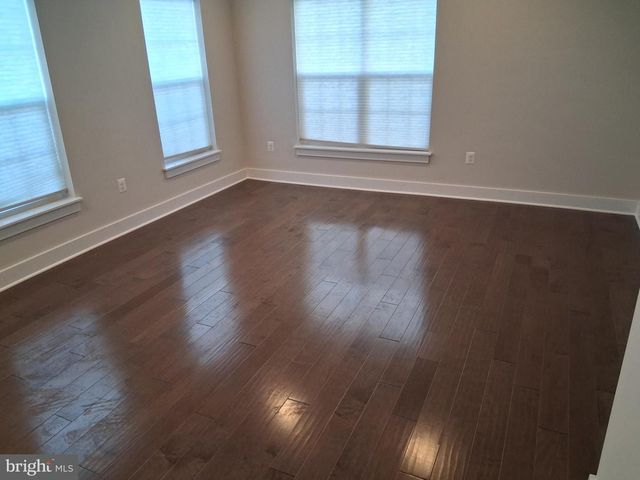 5158 RIDGEVIEW RETREAT DR, Chantilly, VA 20151