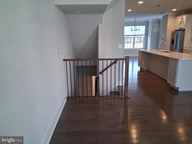 5158 RIDGEVIEW RETREAT DR, Chantilly, VA 20151