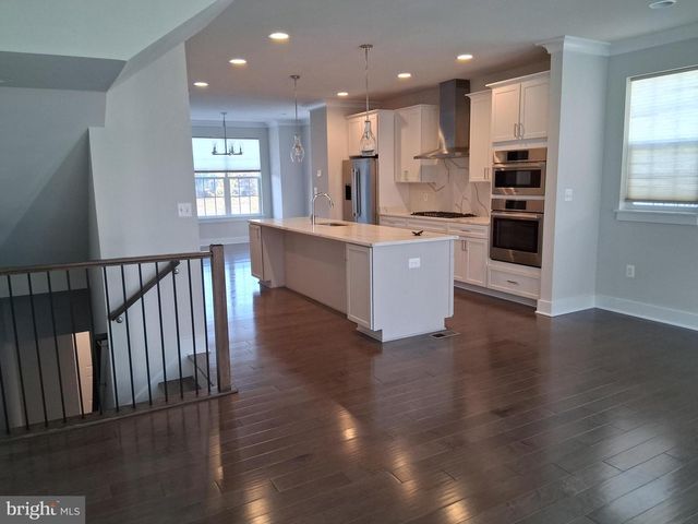 5158 RIDGEVIEW RETREAT DR, Chantilly, VA 20151