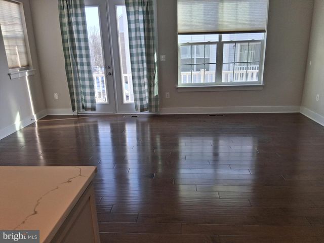 5158 RIDGEVIEW RETREAT DR, Chantilly, VA 20151