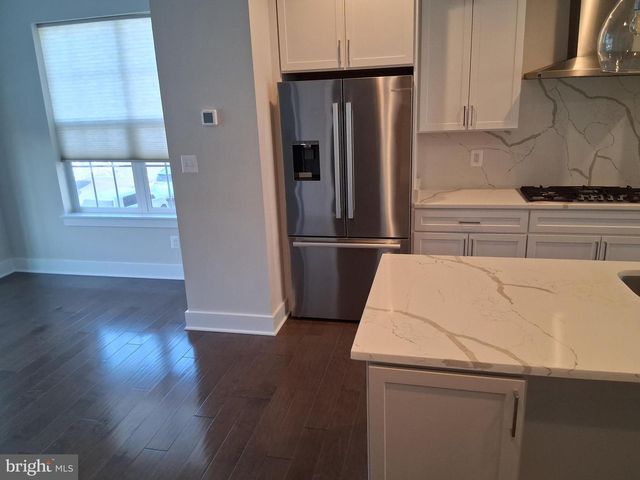 5158 RIDGEVIEW RETREAT DR, Chantilly, VA 20151