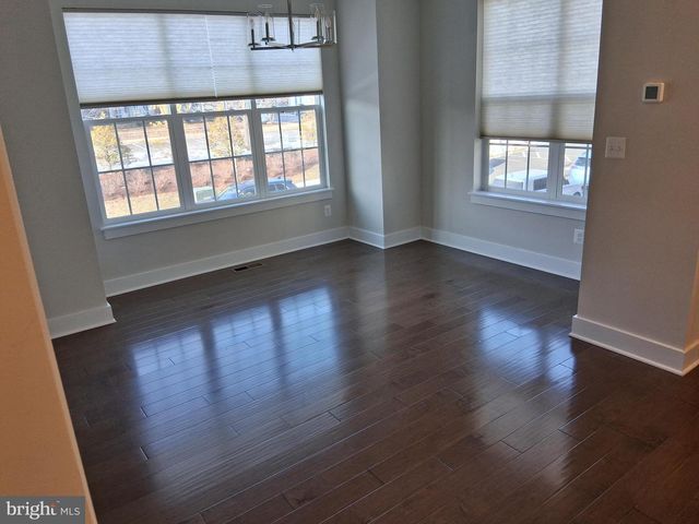 5158 RIDGEVIEW RETREAT DR, Chantilly, VA 20151