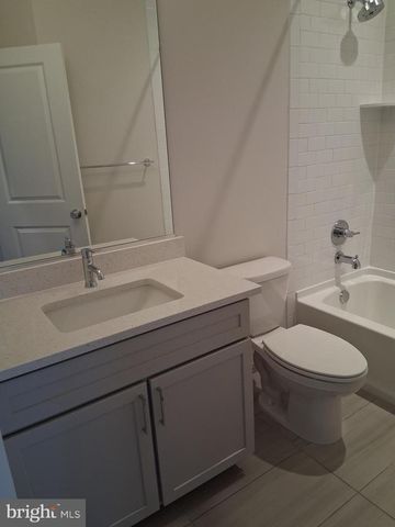 5158 RIDGEVIEW RETREAT DR, Chantilly, VA 20151