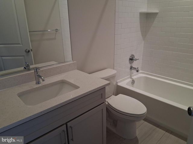 5158 RIDGEVIEW RETREAT DR, Chantilly, VA 20151