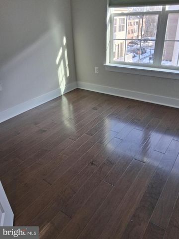 5158 RIDGEVIEW RETREAT DR, Chantilly, VA 20151