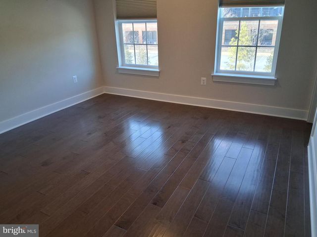 5158 RIDGEVIEW RETREAT DR, Chantilly, VA 20151