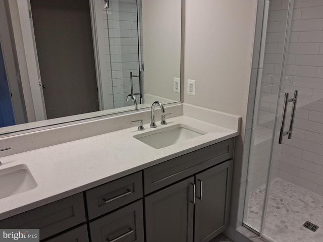 5158 RIDGEVIEW RETREAT DR, Chantilly, VA 20151