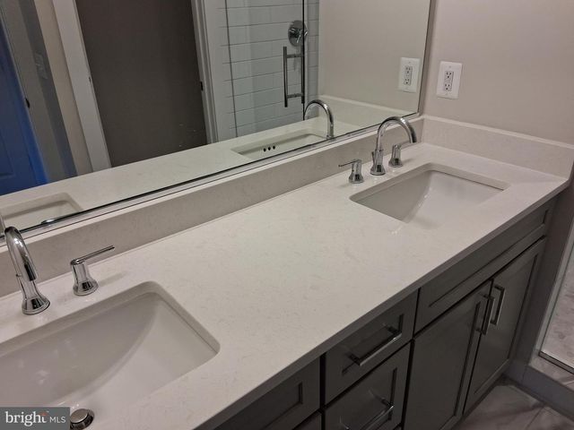 5158 RIDGEVIEW RETREAT DR, Chantilly, VA 20151