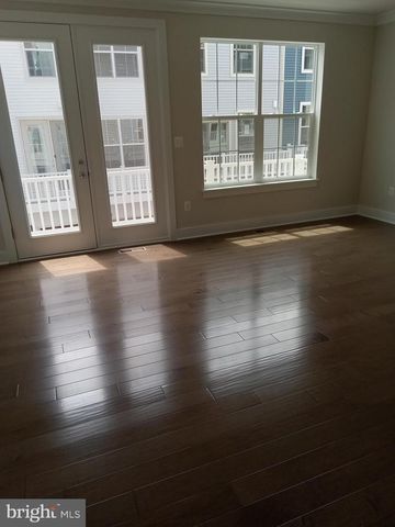 5158 RIDGEVIEW RETREAT DR, Chantilly, VA 20151