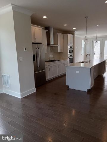 5158 RIDGEVIEW RETREAT DR, Chantilly, VA 20151