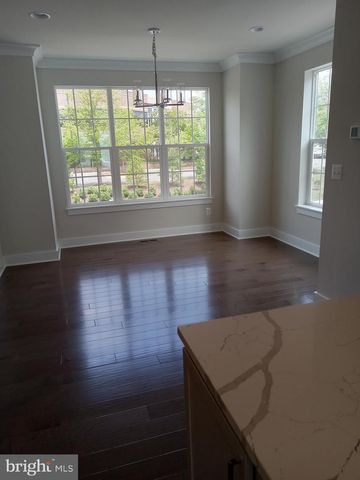 5158 RIDGEVIEW RETREAT DR, Chantilly, VA 20151