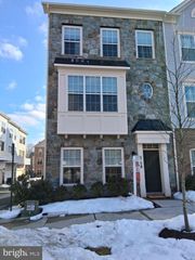 5158 RIDGEVIEW RETREAT DR, Chantilly, VA 20151