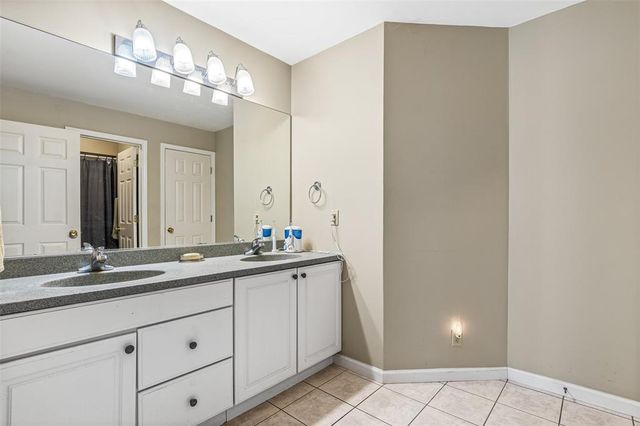 303 Holly Tree Lane, Farmington, MO 63640