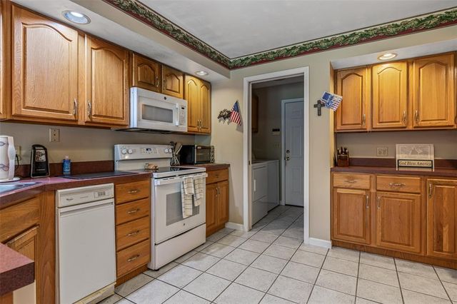 303 Holly Tree Lane, Farmington, MO 63640