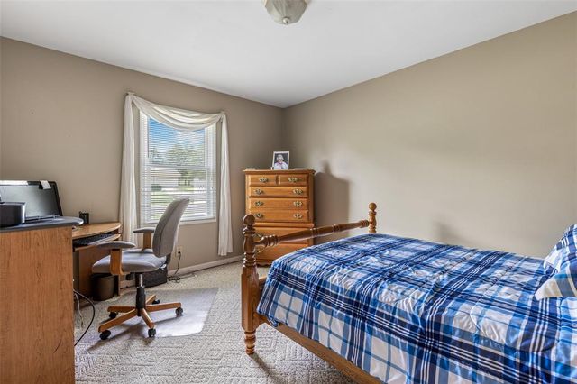 303 Holly Tree Lane, Farmington, MO 63640