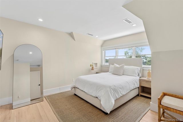 31 Highland Road, Southampton, NY 11968