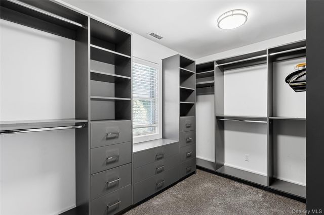 31 Highland Road, Southampton, NY 11968