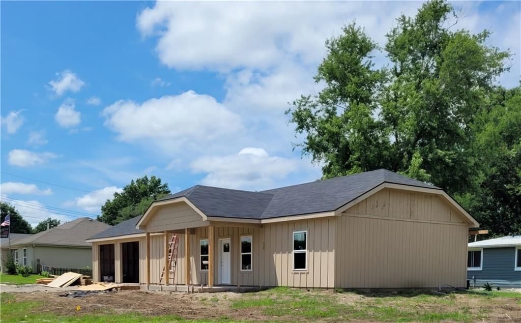 202 W Redwood Street, Archie, MO 64725