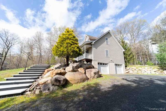 6 Stonybrook Road, Pine Bush, NY 12566