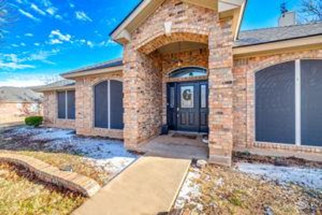 Image 4 of property listing at 6021 Stratford Ave, San Angelo, TX 76901