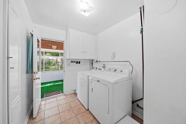1005 S Grinnell Street, Jackson, MI 49203